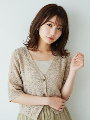 外ハネミディ 顔周りカット くびれヘア くすみベージュカラー