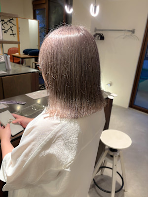 ハイトーンのグレージュカラー