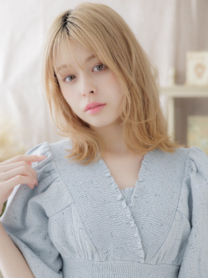 ハイトーンカラーくせ毛風ニュアンスパーマ　ラウンドバング