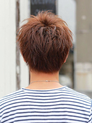 耳かけショート好印象ツーブロックあり