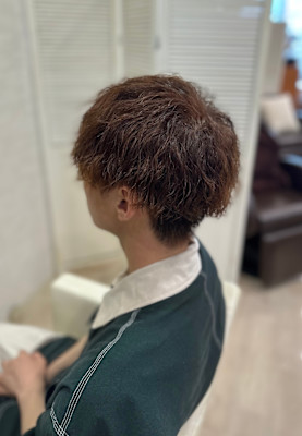 20代、30代、男性に大人気、茶髪、ツイストスパイラルパーマ
