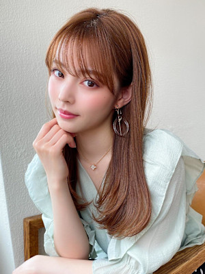 大人かわいいくびれヘアセミロング × ミルクティーベージュ