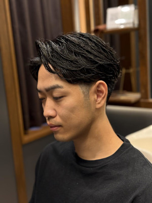 メンズショート　パーマ　ニュアンス　刈り上げ