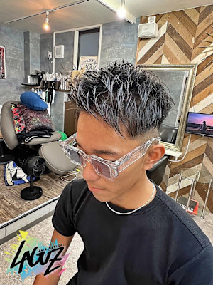 エッジの効いたアップバンクフェードカット