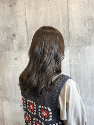 オリーブベージュ