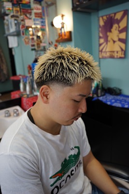 金髪スパイキーショート×テーパーフェード