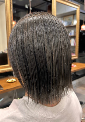 切りっぱなしボブ×グレーカラー