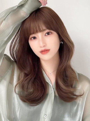 30代小顔に見えるくびれヘアレイヤー × オリーブグレージュ