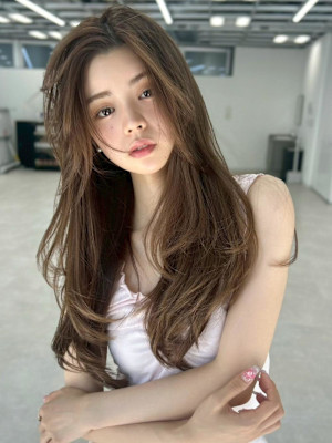 アッシュベージュ/長め前髪/韓国/センターパート