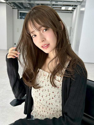 アッシュベージュ/長め前髪/センターパート