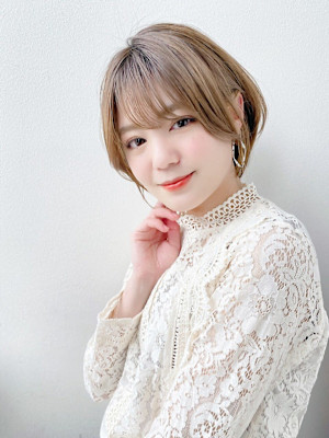 サイドバングで小顔に☆大人ショートボブ 