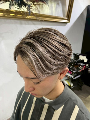 外国人風バレイヤージュ　ハイライトカラー　アッシュベージュ