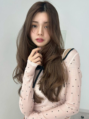 アッシュベージュ　長め前髪　色っぽロング