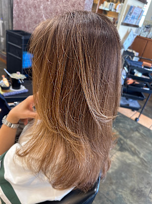 【大人の髪に輝きと魅力を】白髪活かしカラー