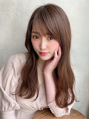 大人かわいいくびれヘアセミロング × ミルクティーベージュ