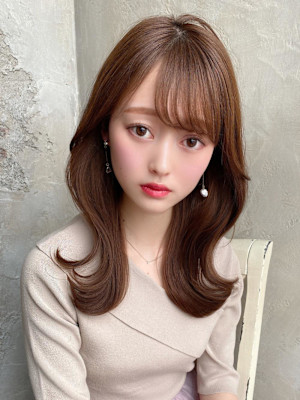 大人かわいいくびれヘアセミロング × ミルクティーベージュ