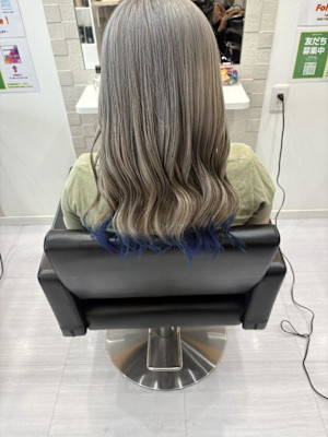 グレージュ×ブルー