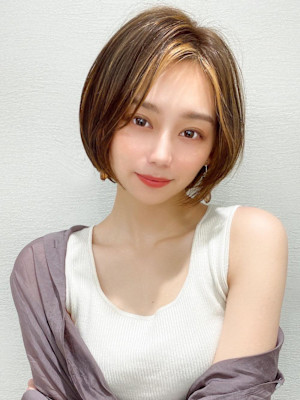 30代40代に人気の大人かわいい前髪ありのくびれショート