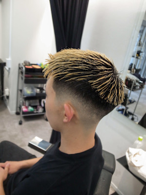 バーバーハイトーンスパイキーフェザーアップスキンフェード