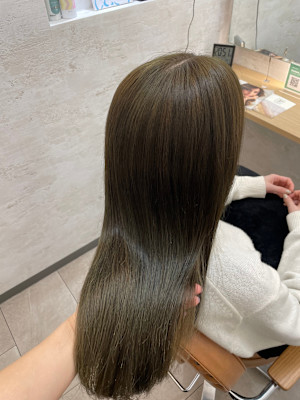 オリーブベージュ