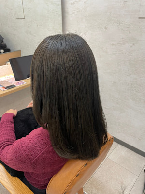 オリーブグレージュ