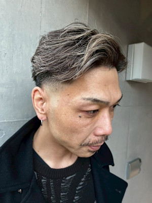 外国人風バレイヤージュ　ハイライトカラー　アッシュベージュ