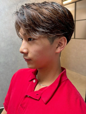 センターパート マッシュ ブラウン フェザーパーマ 刈り上げ