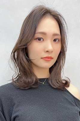 ミディアムレイヤー　くびれヘア