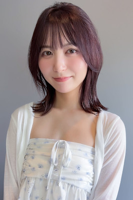 顔周りカット　くびれヘア　外はねロングボブ　ラベンダーカラー