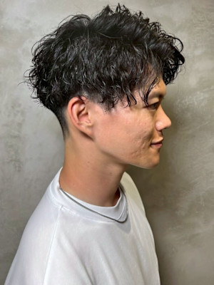 刈り上げ マッシュ メンズパーマ サイドパート 束感 黒髪
