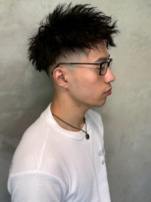 ツイストパーマ スキンフェード メンズパーマ アップバング