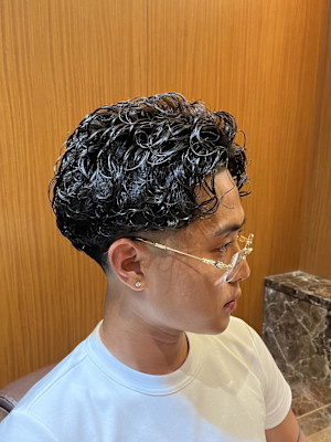 銀座　理容室　外国人風パーマ　テーパーフェード