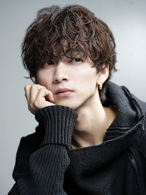 波巻きスパイラルメンズヘアマッシュツイストパーマウルフカット