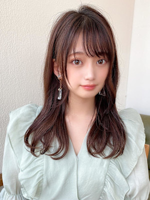 暗髪でも出せるこなれ感フェイスレイヤー×ナチュラルセミロング