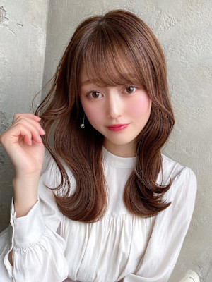 暗髪でも出せるこなれ感フェイスレイヤー×ナチュラルセミロング