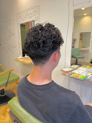 ニュアンスパーマでつくる爽やかビジネススタイル