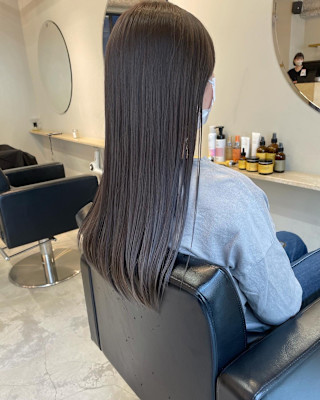 「暗髪でも重くない。光に透ける透明感ロングカラー。」