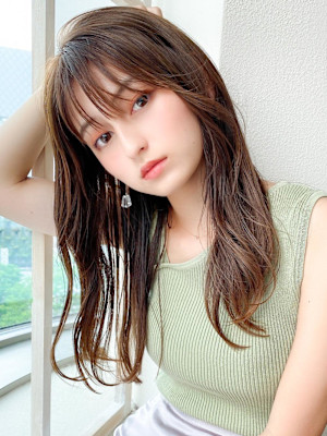 暗髪でも出せるこなれ感フェイスレイヤー×ナチュラルセミロング