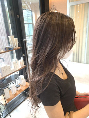 細めハイライトとグレージュカラー