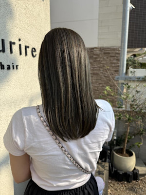 オリーブベージュ