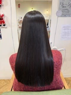 やわらかく自然にまとまる、ダメージレスな艶ストレート