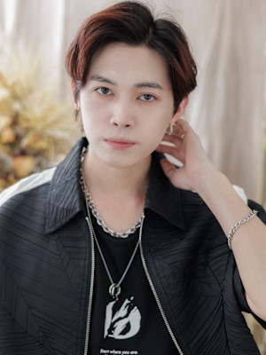 アップバングレッドブラウンモテマッシュ　サーフフェザー