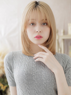 垢抜けハイトーンカラー小顔ウルフレイヤー　パールベージュ