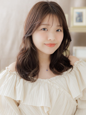 ゆるふわくびれカール大人ガーリーミディ　ナチュラルブラウン