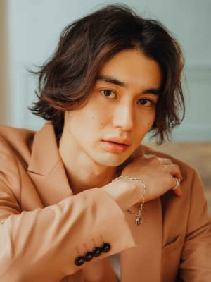 大人のミディアムルーズパーマヘア