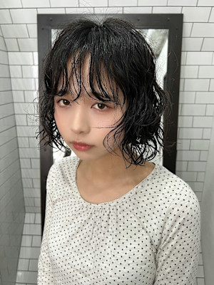 切りっぱなしボブ×顔周りレイヤー×パーマ