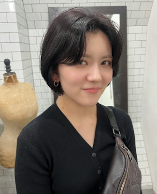 ボブ×顔周りレイヤー×暖色系カラー