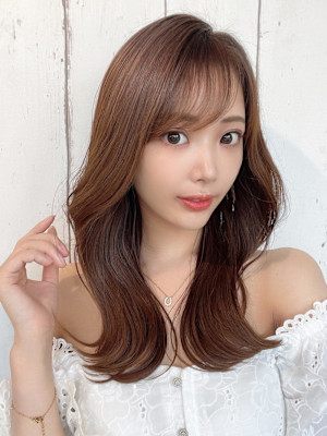 暗髪でも出せるこなれ感フェイスレイヤー×ナチュラルセミロング