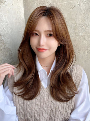 大人かわいいくびれヘアセミロング × ミルクティーベージュ