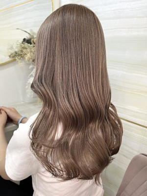 《高橋亜美》ミルクティーベージュ/Wブリーチ